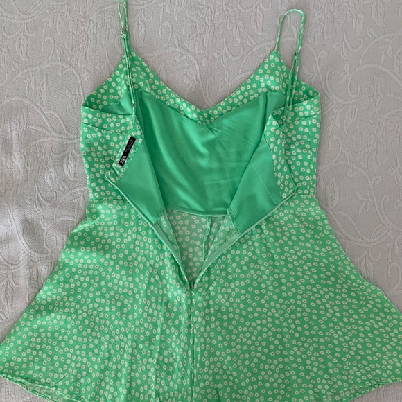 Zara Green Daisy Romper - Picture 4 of 9